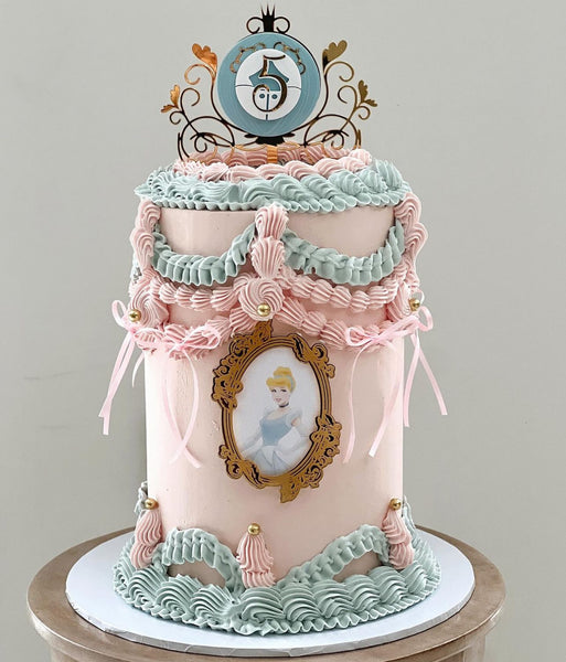 Princess carriage cake topper / charm
